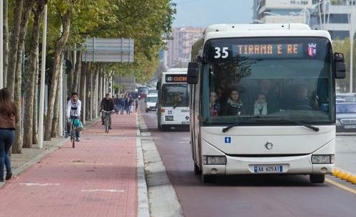 Transporti publik ende i mbyllur- Shoqatat: Nuk fillojme pa plotesuar kushtet